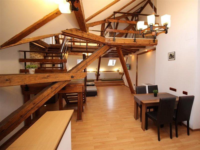 Apartament Main Square & *
