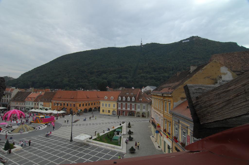Main Square & Brașov